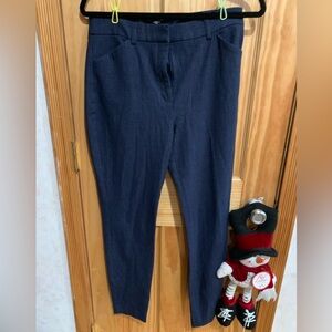 Limited Editor Woman’s size 8R faux back pockets denim stretch look